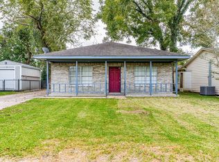 545 Brazoswood Dr, Clute, TX 77531