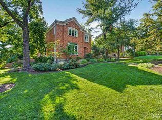 366 W Point Ct, Saint Louis, MO 63130