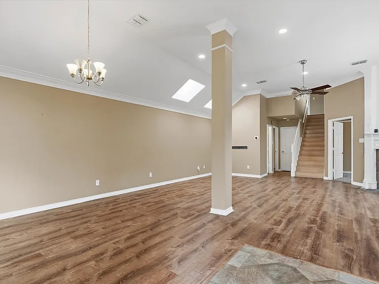 321 Old York Rd — Photo 2