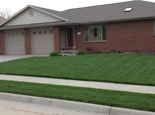 1417 Crest View Ave, Beatrice, NE 68310