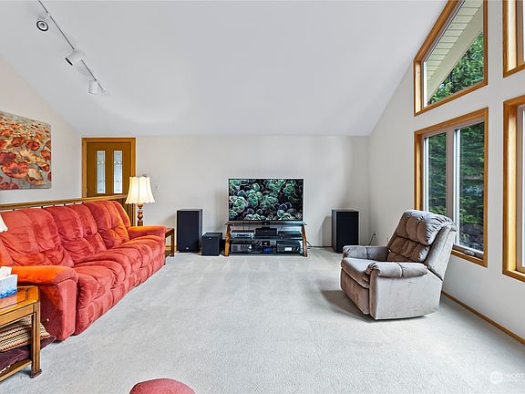 5th image of 5119 218th Avenue NE