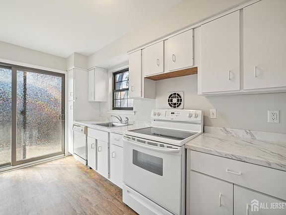 2nd image of 323 Gill Ln APT 11C