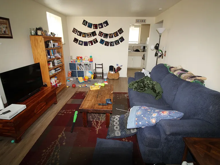 709 1/2 E Magnolia St — Photo 2