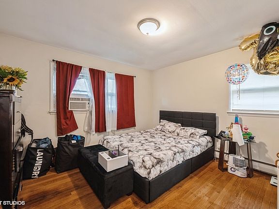 4th image of 140 Newberry Ave