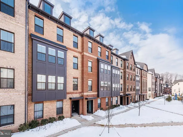 12342 Azure Ln Unit 24, Fairfax, VA 22033