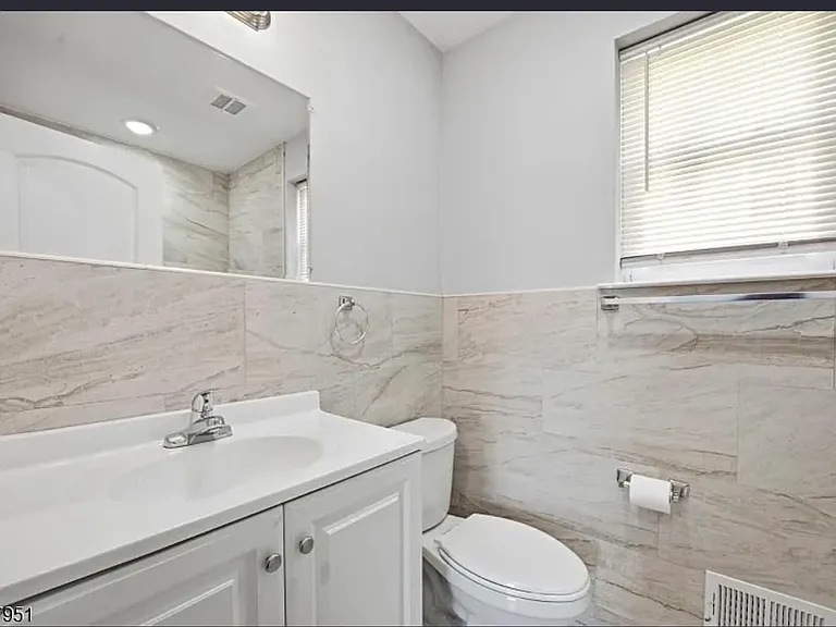 420 S 10th St #1 — Photo 9