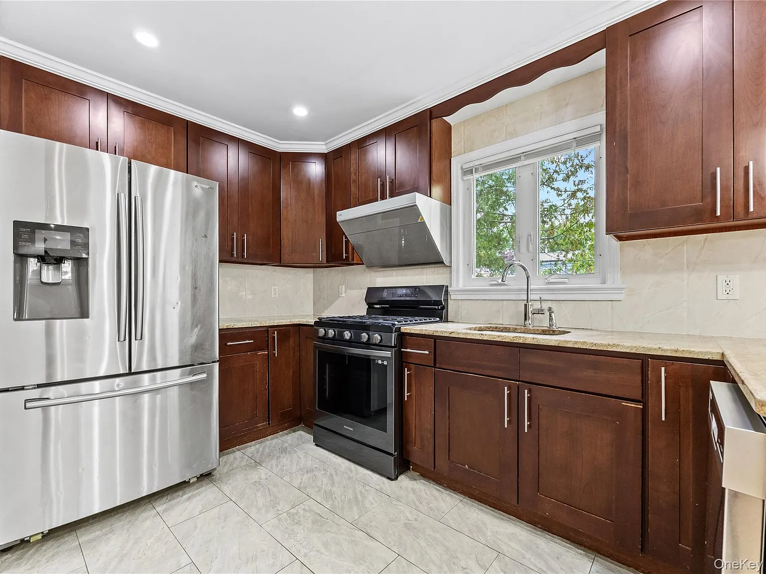 4 bed, 3.5 bath, 1800 sqft, $5,000 — Photo 2