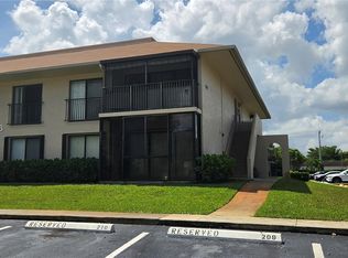 Hampton Court, Hollywood, FL 33023