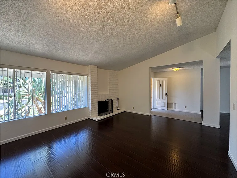 21200 Fibre Ct — Photo 2