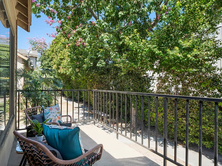 220 W Truslow Ave — Photo 36