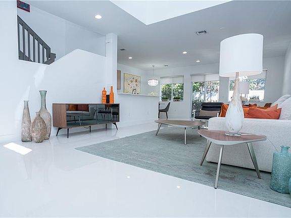 2nd image of 160 SE 7th St #160