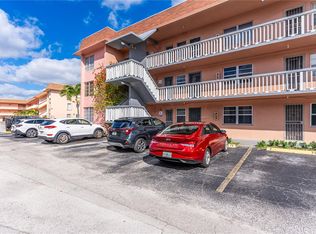 18555 NE 14th Ave APT 520, Miami, FL 33179