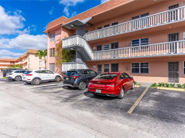 18555 NE 14th Ave APT 520, Miami, FL 33179