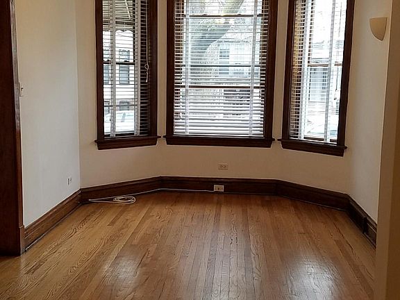 2nd image of 3642 N Hermitage Ave #2