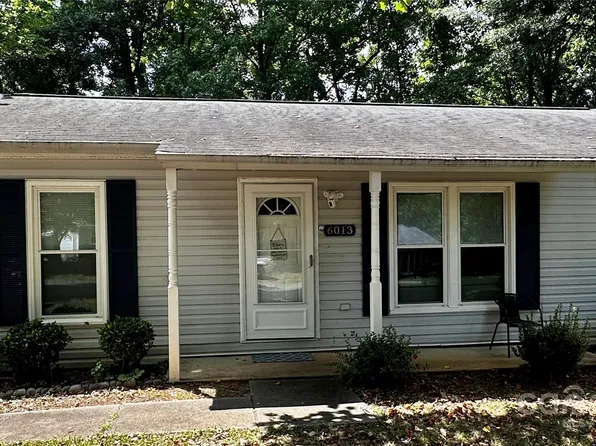 6013 Acadian Woods Dr, Charlotte, NC 28227