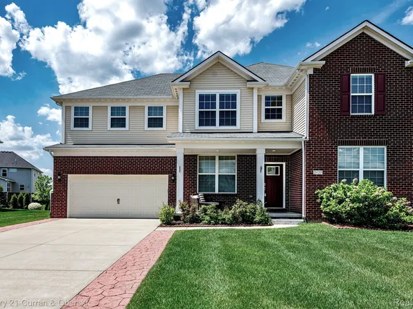 2439 Findley Cir, Lake Orion, MI 48360