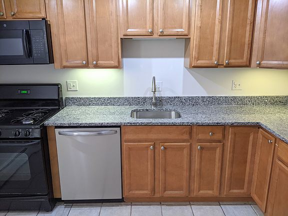3rd image of 425 South Blvd APT 1W