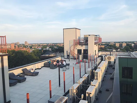 Rented by Manhattan Management LLC | media 24