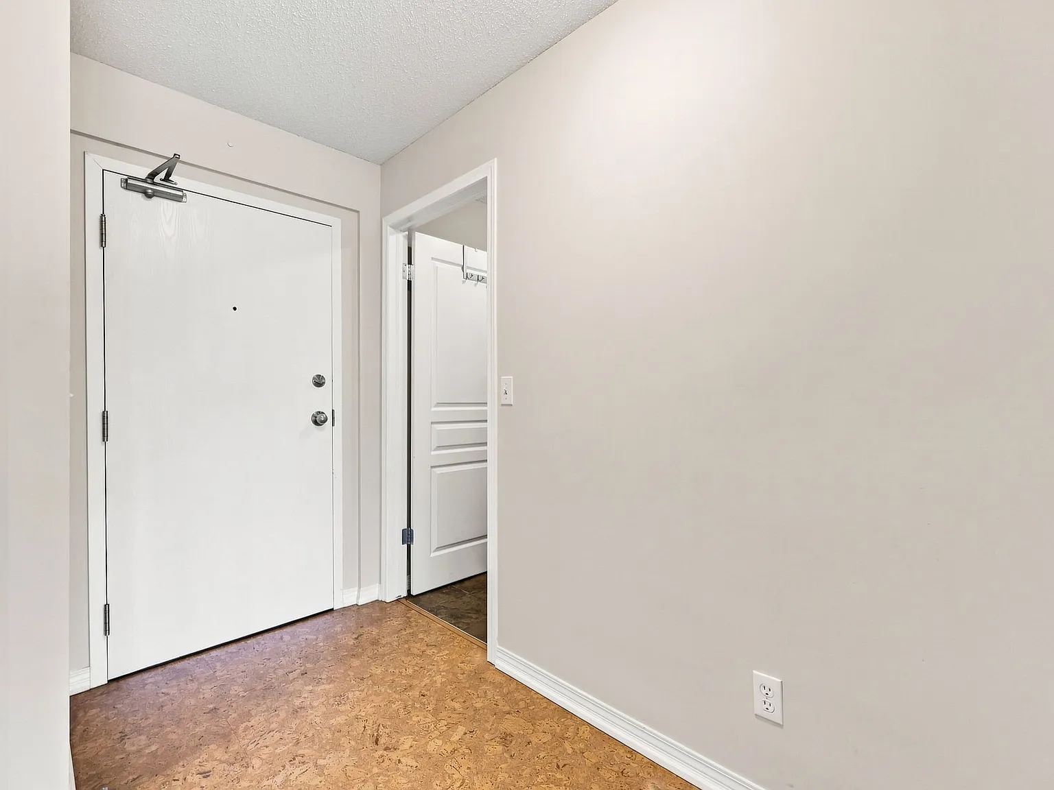 209, 250 New Brighton Villas SE (CP052) — Photo 2