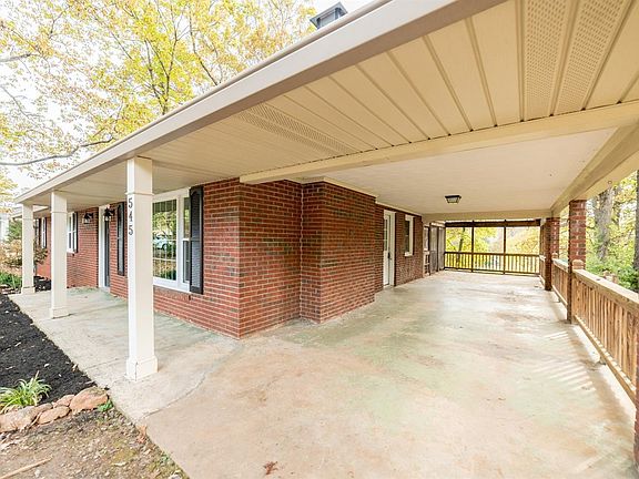 5th image of 545 Rainbow Forest Dr