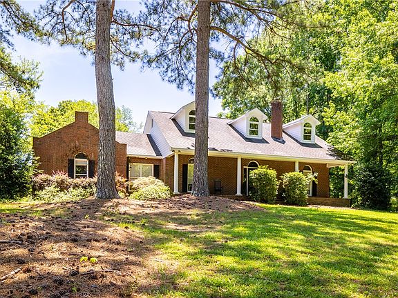 3rd image of 304 Lee Road 424