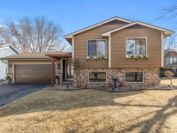 7137 Muirfield Ln, Eden Prairie, MN 55346