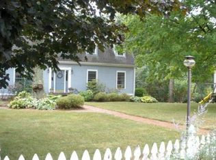 9 Tuckerman Ln, Amherst, MA 01002