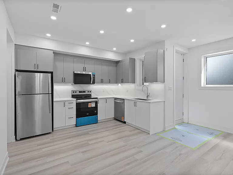 587 Oakwood Ave — Photo 13