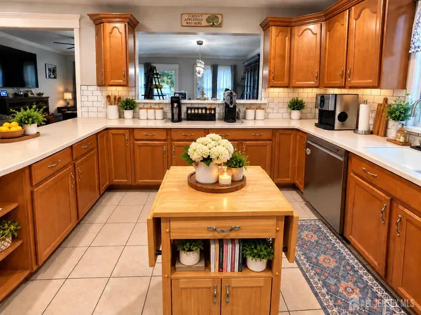 133 Stout Ave, Middlesex, NJ 08846