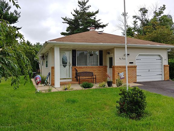 2nd image of 170 Charlotteville Dr S