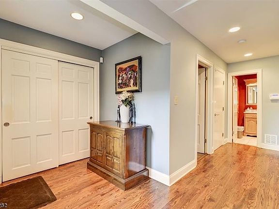 4th image of 45 Glenview Dr