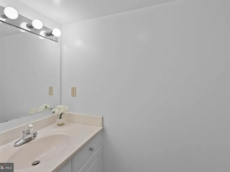 10652 Quarterstaff Rd — Photo 45