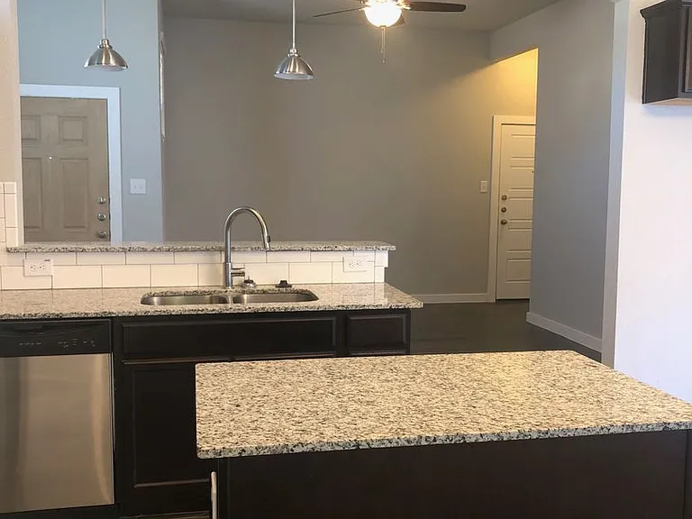 925 Chaparral Trl — Photo 7
