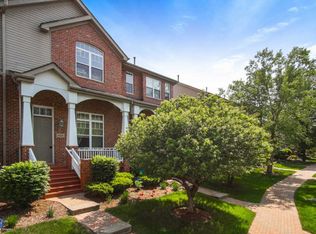 6126 River Bend Dr, Lisle, IL 60532
