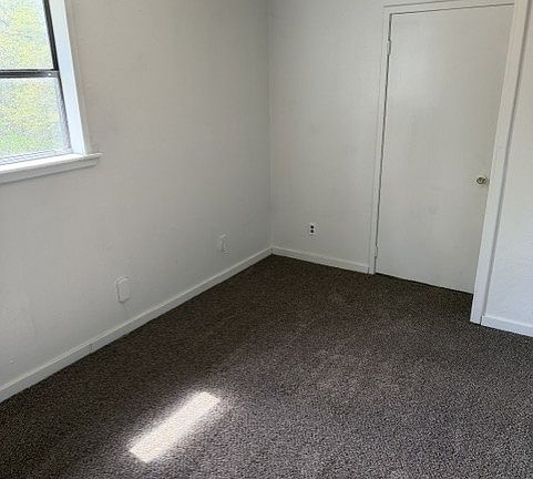 5th image of 824 S Bell Ave