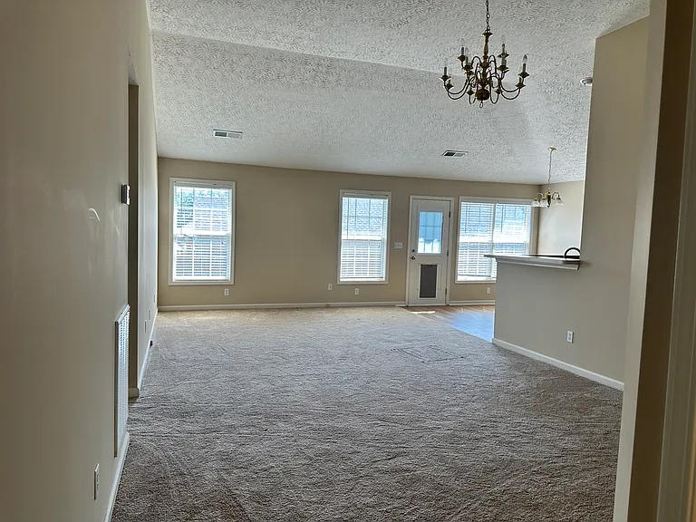3944 Winthrop Dr — Photo 31