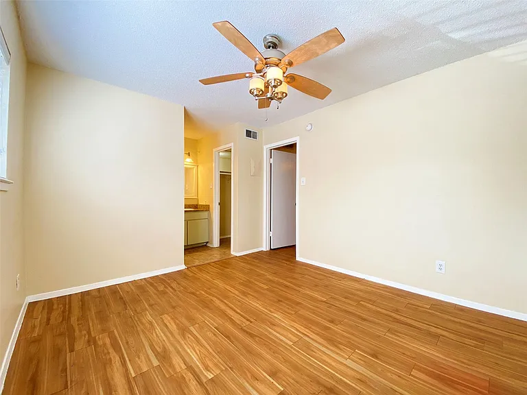 2800 Swisher St #116 — Photo 7