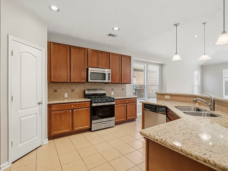 16430 Sheffield Run Dr — Photo 12