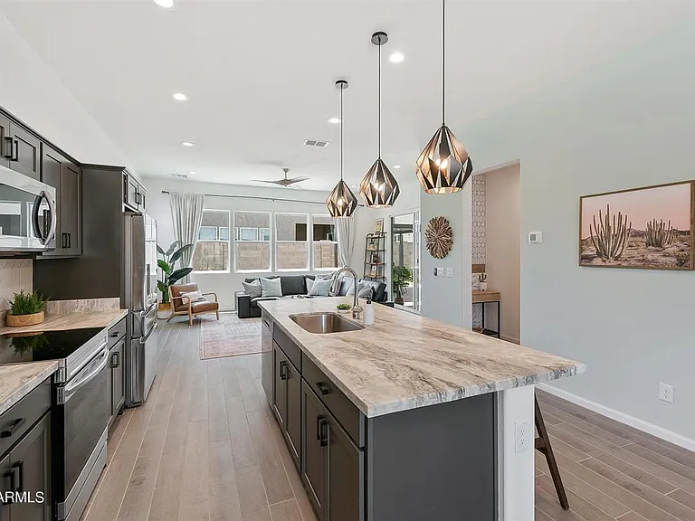 15704 W Polk St — Photo 3