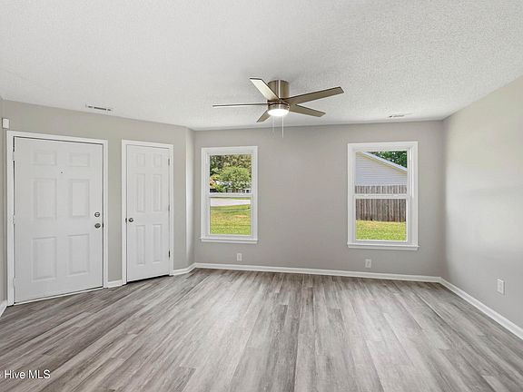 5th image of 104 Hearthstone Court