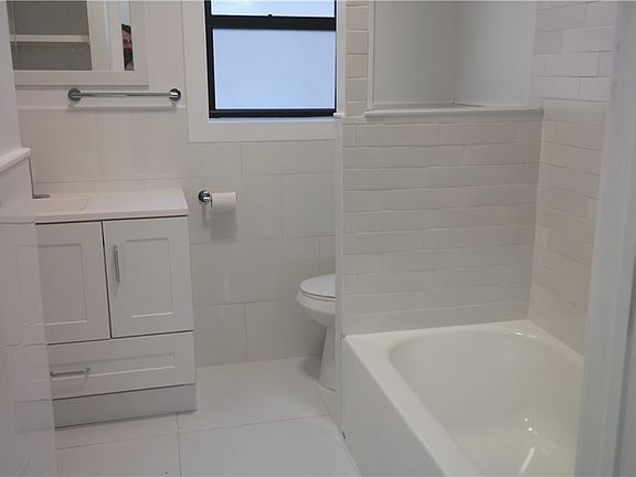 4th image of 3708 Oceanic Ave