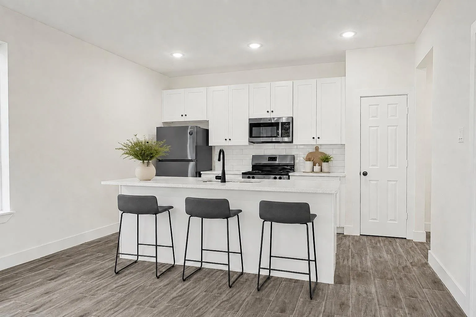 3 bed, 2.5 bath, $1,700 — Photo 3
