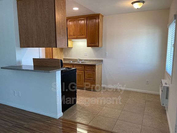 2nd image of 1111 Tyler St APT 6