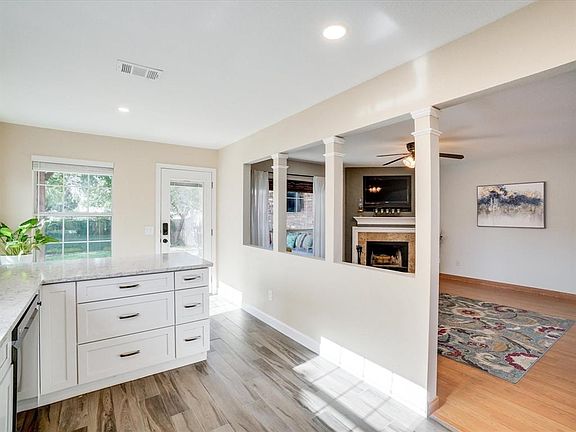 3rd image of 1354 Saddleback Ln