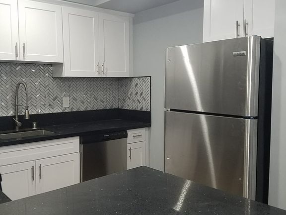 4th image of 1028 N Mariposa Ave APT 115