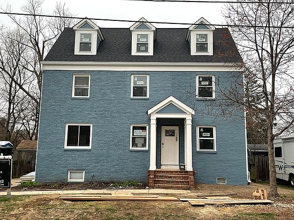 2nd image of 808 S Ivy St