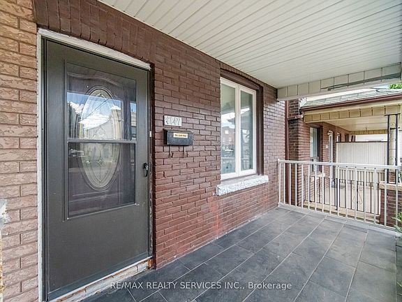 4th image of 1147 Dufferin St