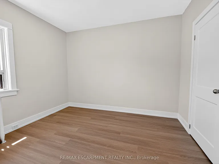13 Main St W #2 — Photo 10
