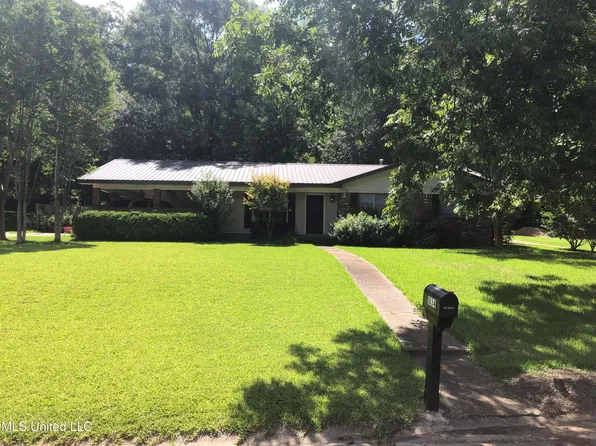 1834 Woodlawn Ave, Yazoo City, MS 39194