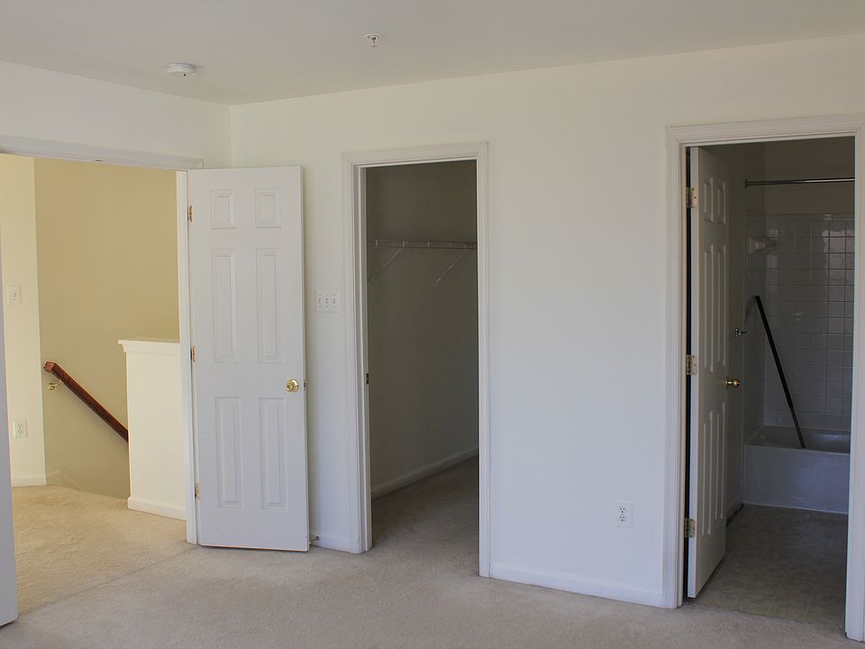 Master bedroom walking in closet